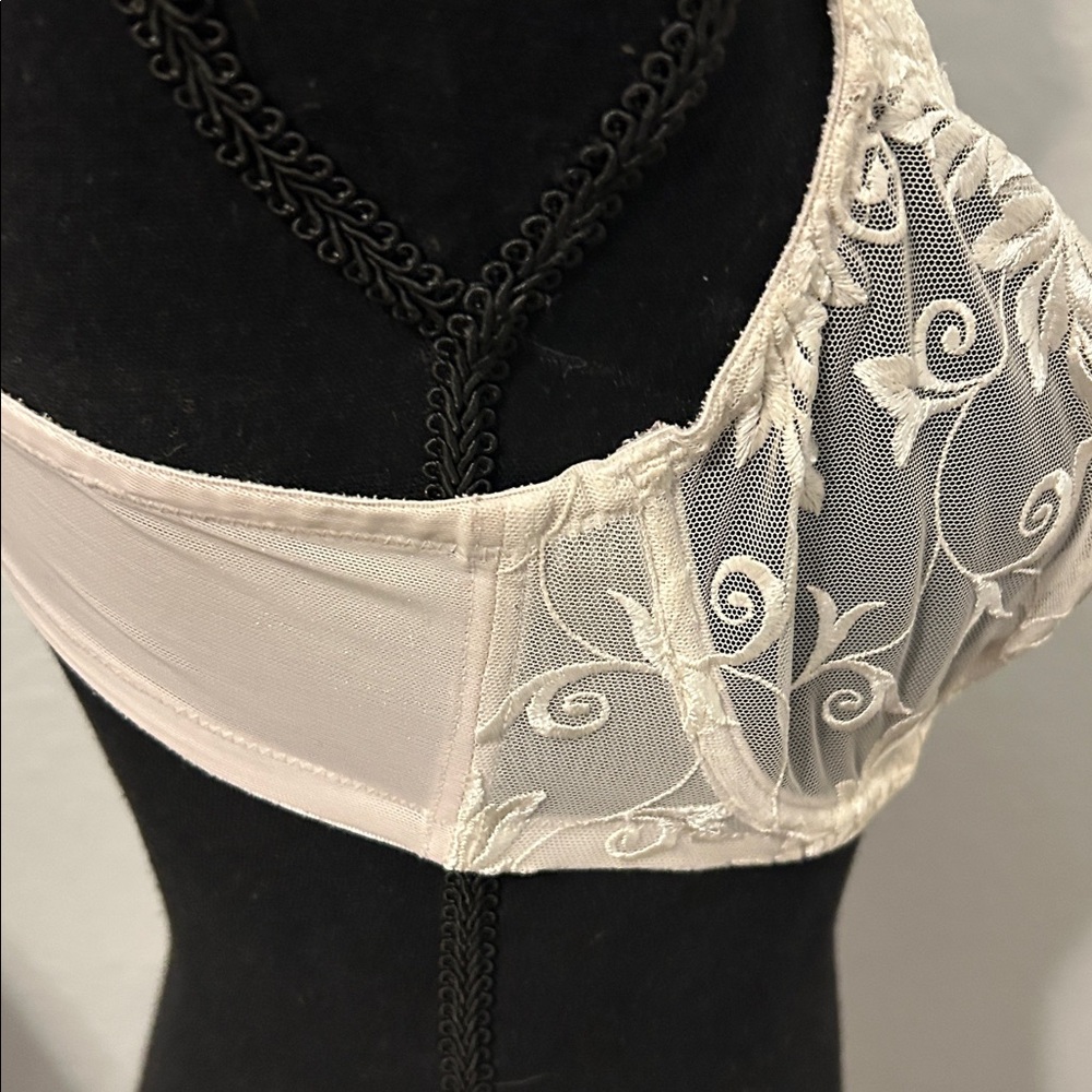 Woman’s Soma 36D underwire bra. - Picture 5 of 8